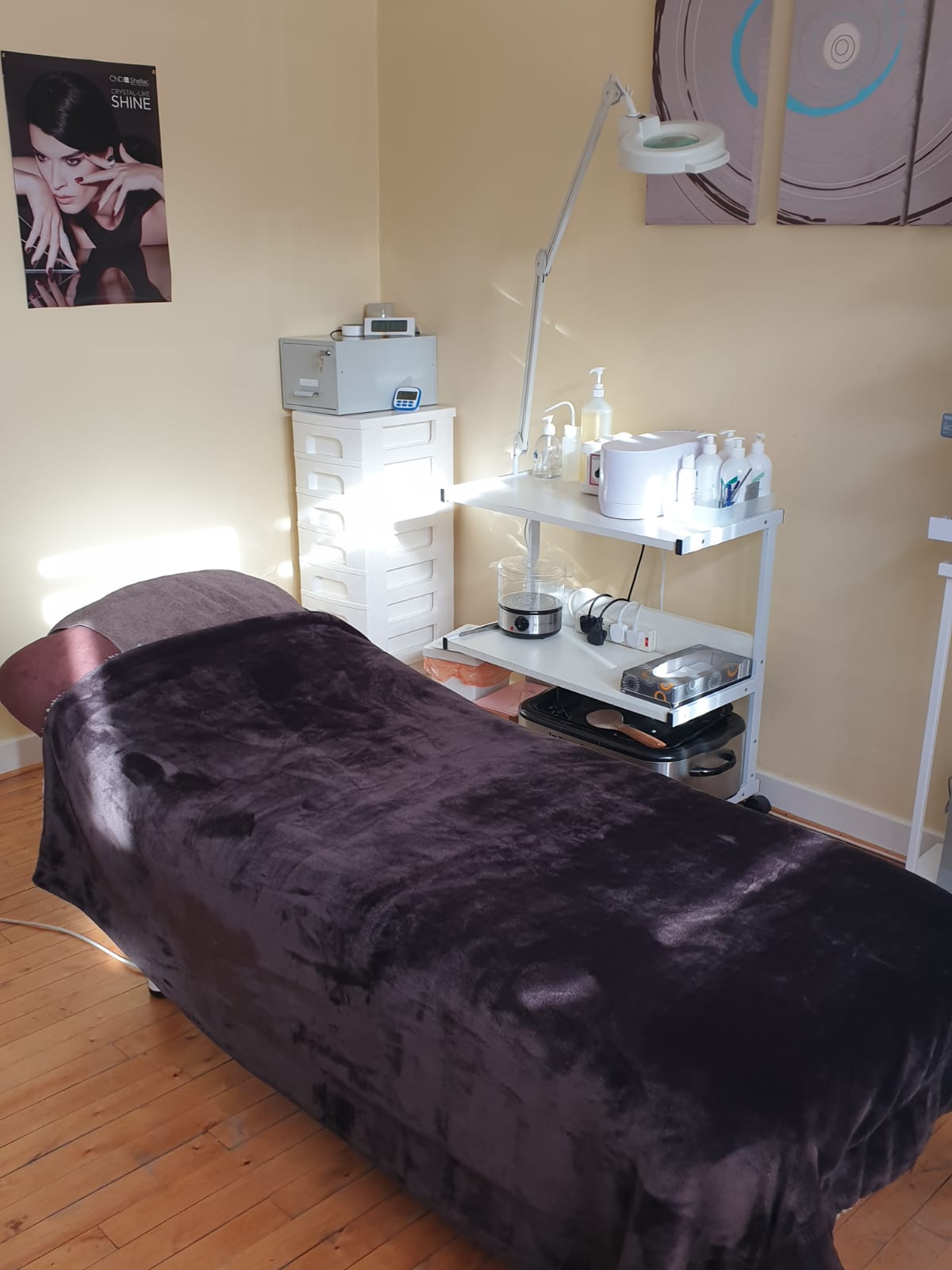 
      Massage Table
      